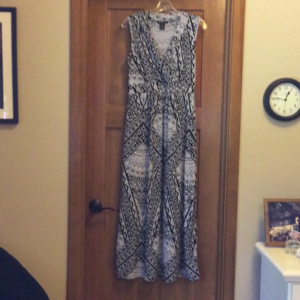 Petite S - Susan Lawrence Maxi Dress - beautiful black/white pattern.